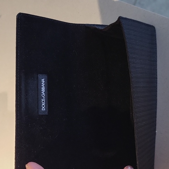 DOLCE & CABBANA CASE - Picture 2 of 4